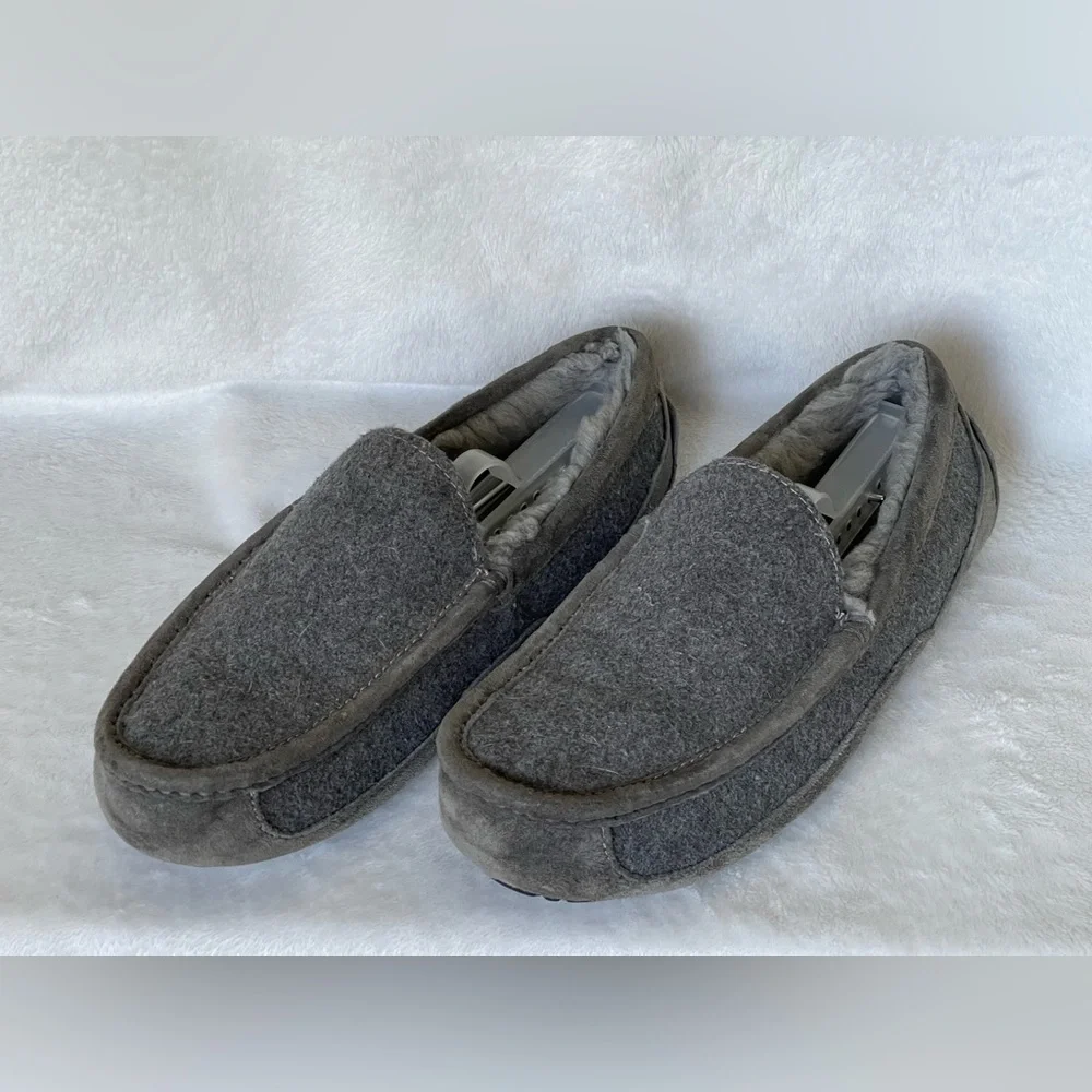 UGG Ascot slippers in wool and water-resistant suede men’s size 8 Grey